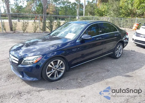 2019 Mercedes-Benz C 300 4Matic z USA, uszkodzony, nr VIN 55SWF8EB2KU304144